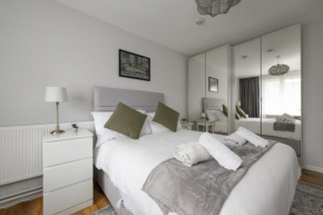 Hoxton Street Market High End 3-Bedroom Flat with Balcony